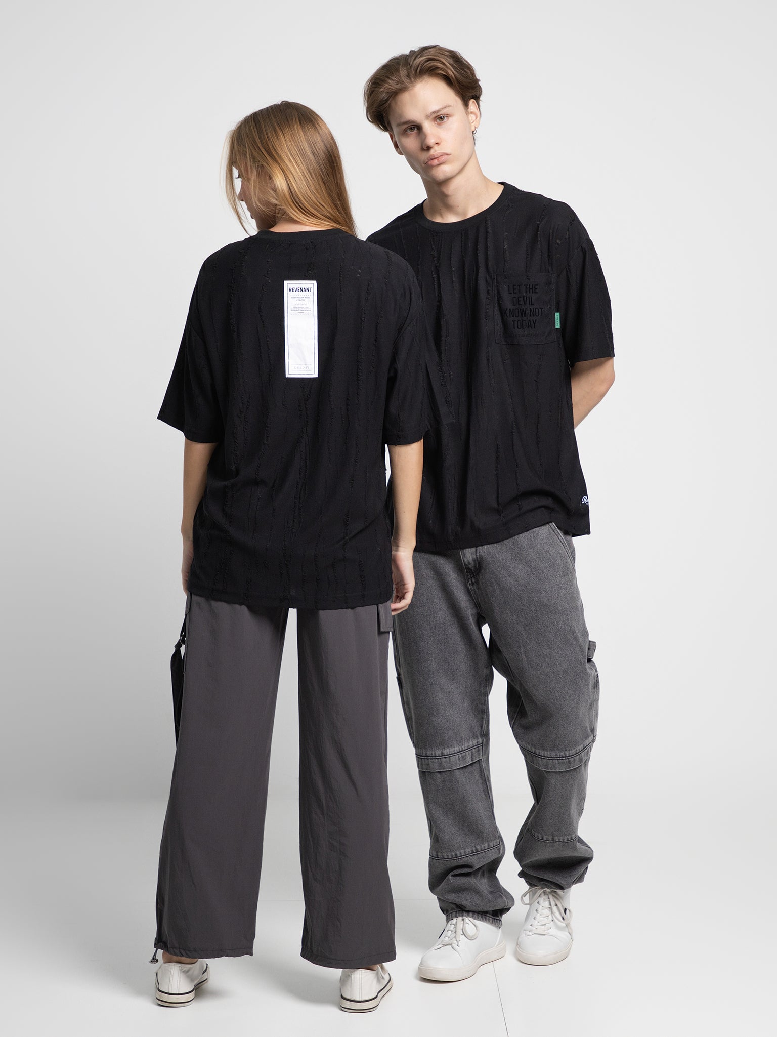 DEEDAT REVENANT Oversize Short Sleeve Tees - Black