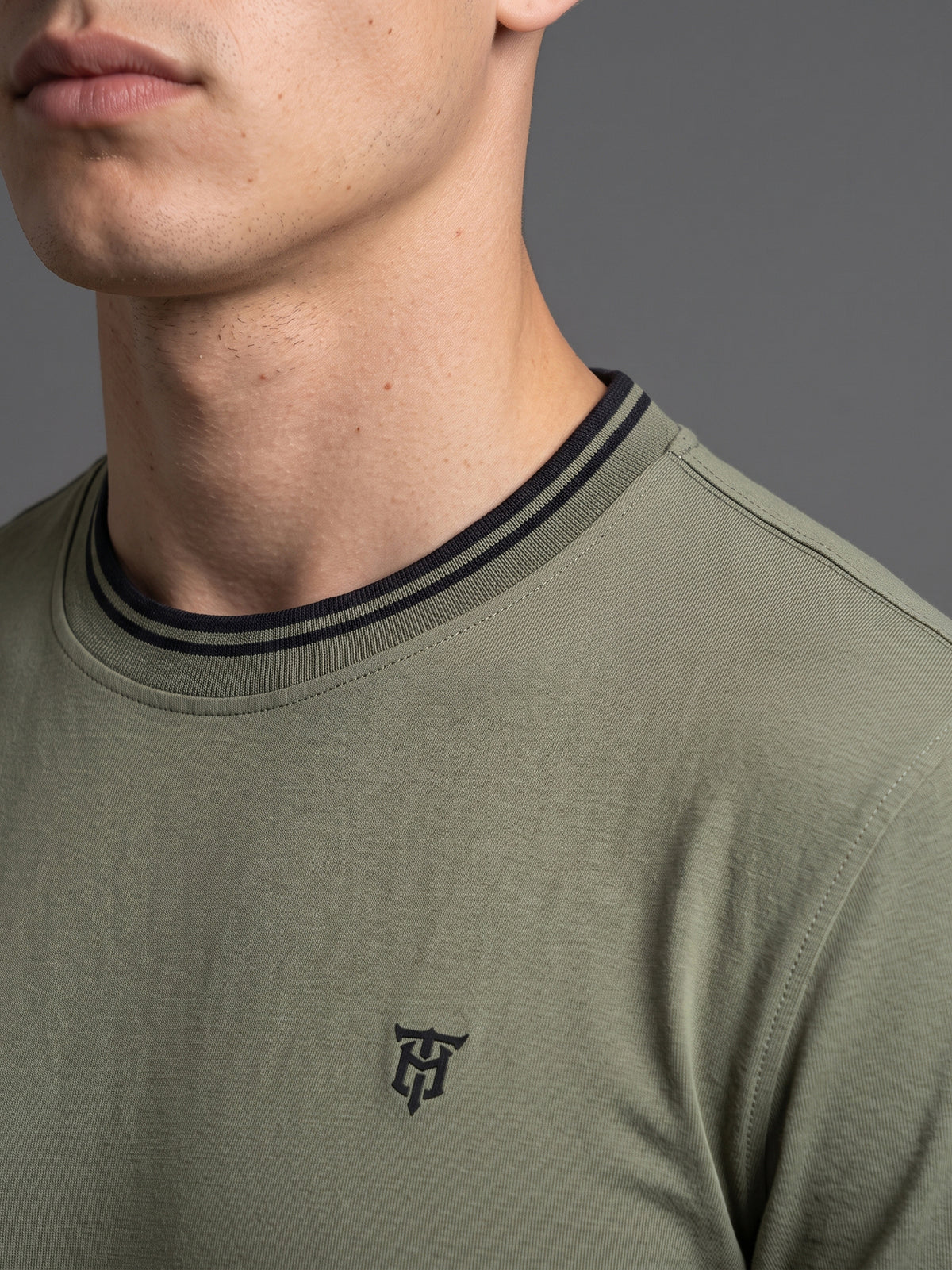 DEEDAT Short Sleeve Crew Neck Slim Fit Tees - Olive Green