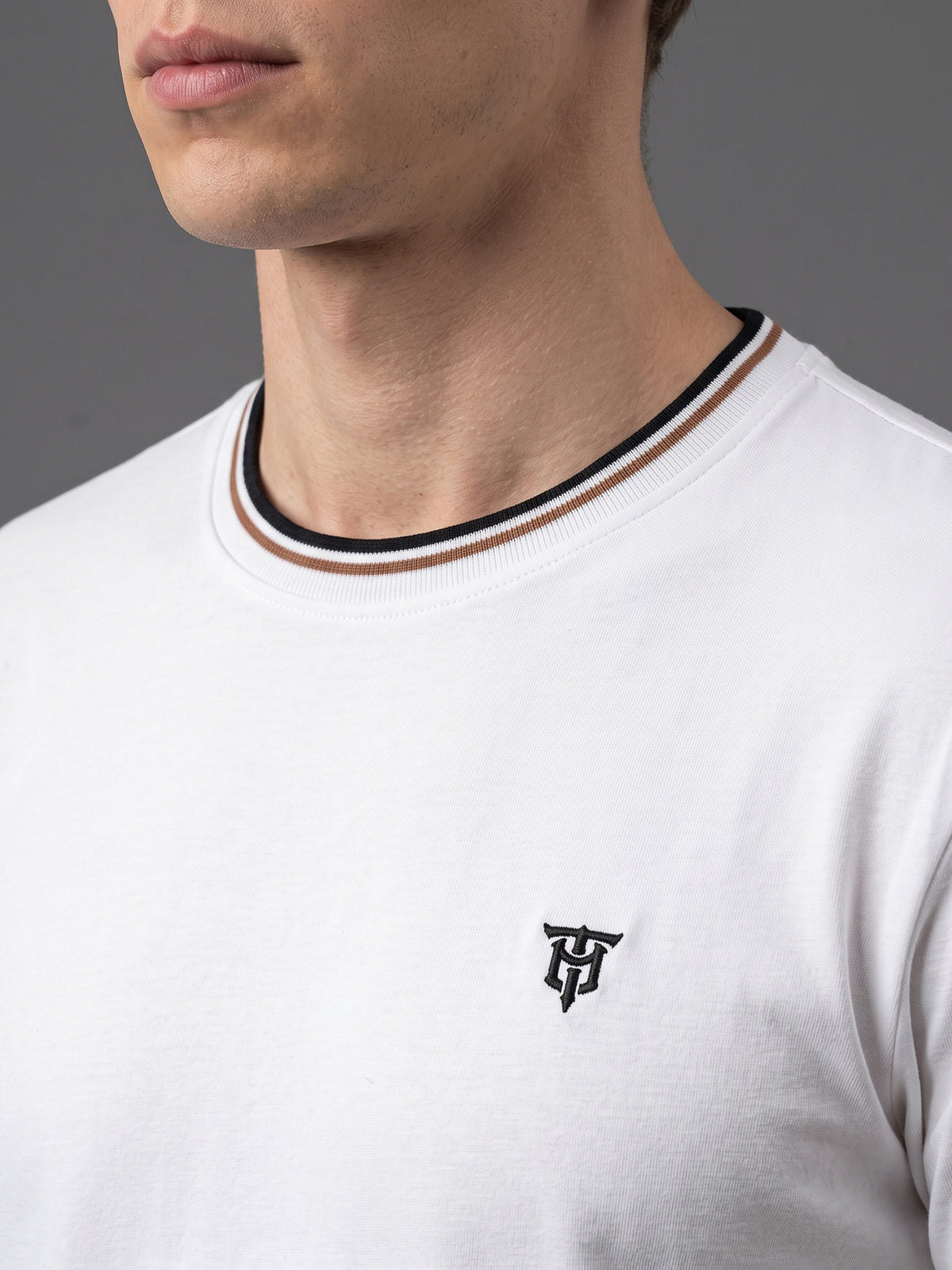DEEDAT Short Sleeve Crew Neck Slim Fit Tees - White
