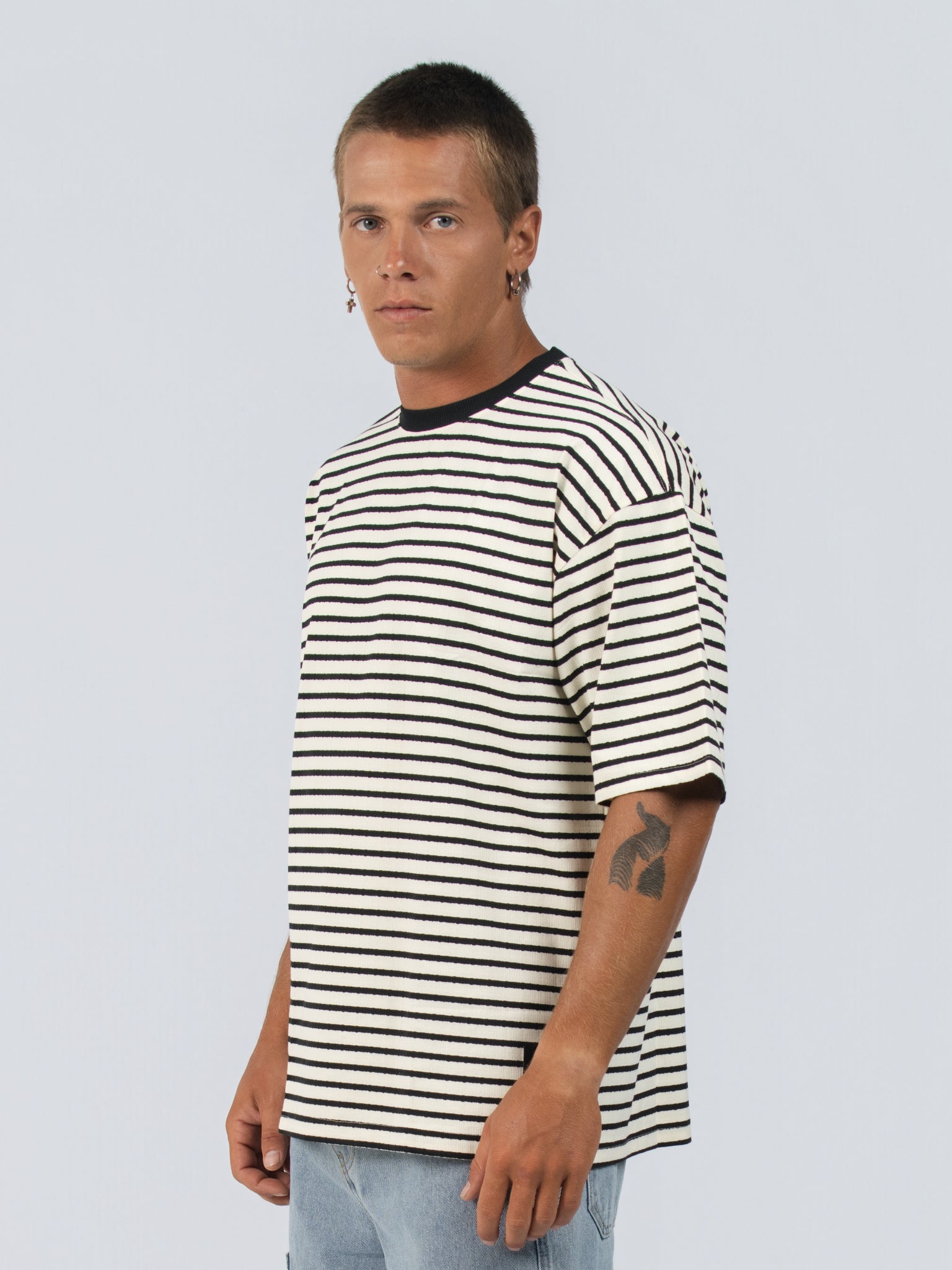 DEEDAT MAVERIC Oversized Tees - Off White/Black
