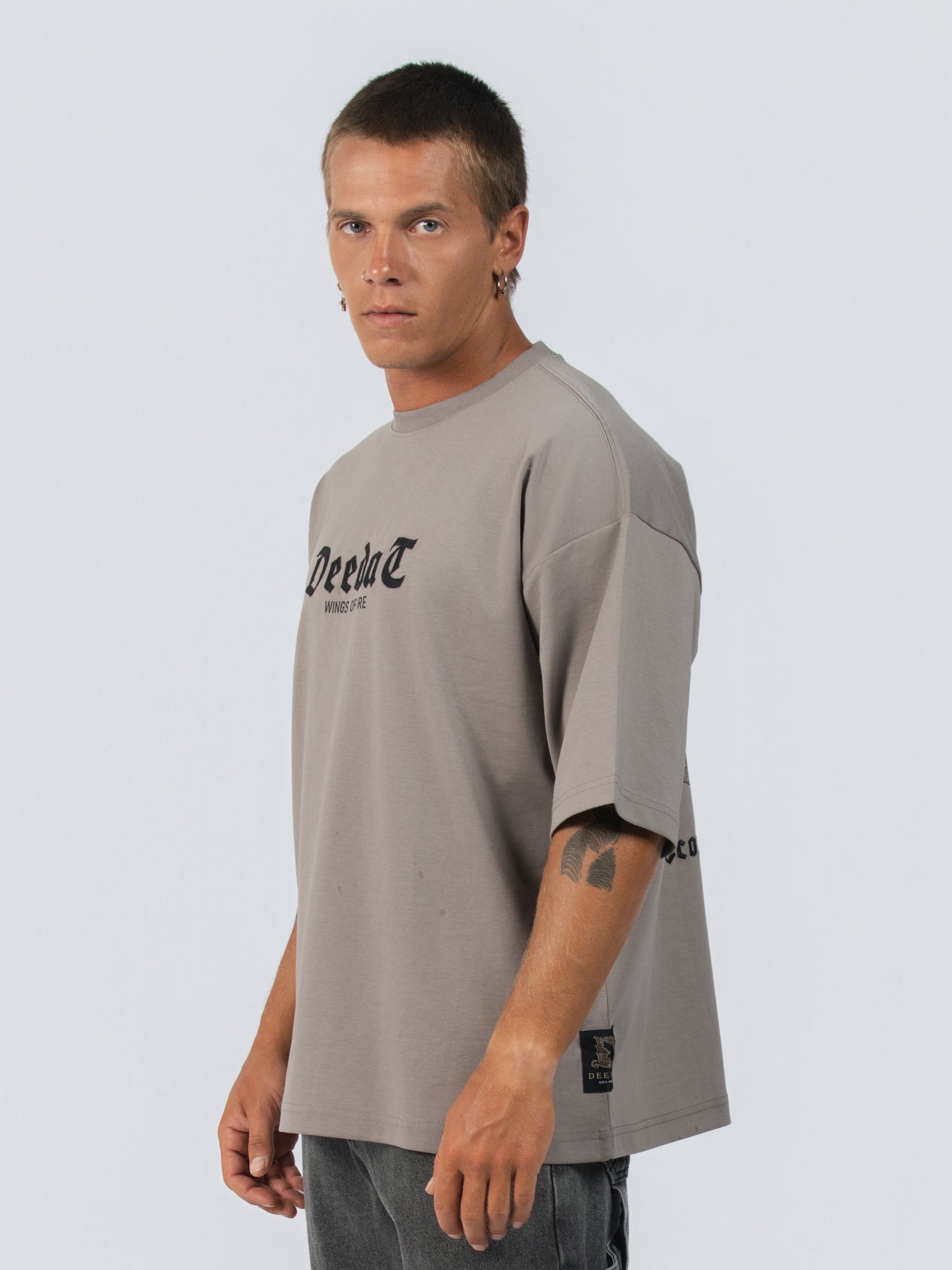 DEEDAT WINGS OF FIRE Oversized Tee - Grey