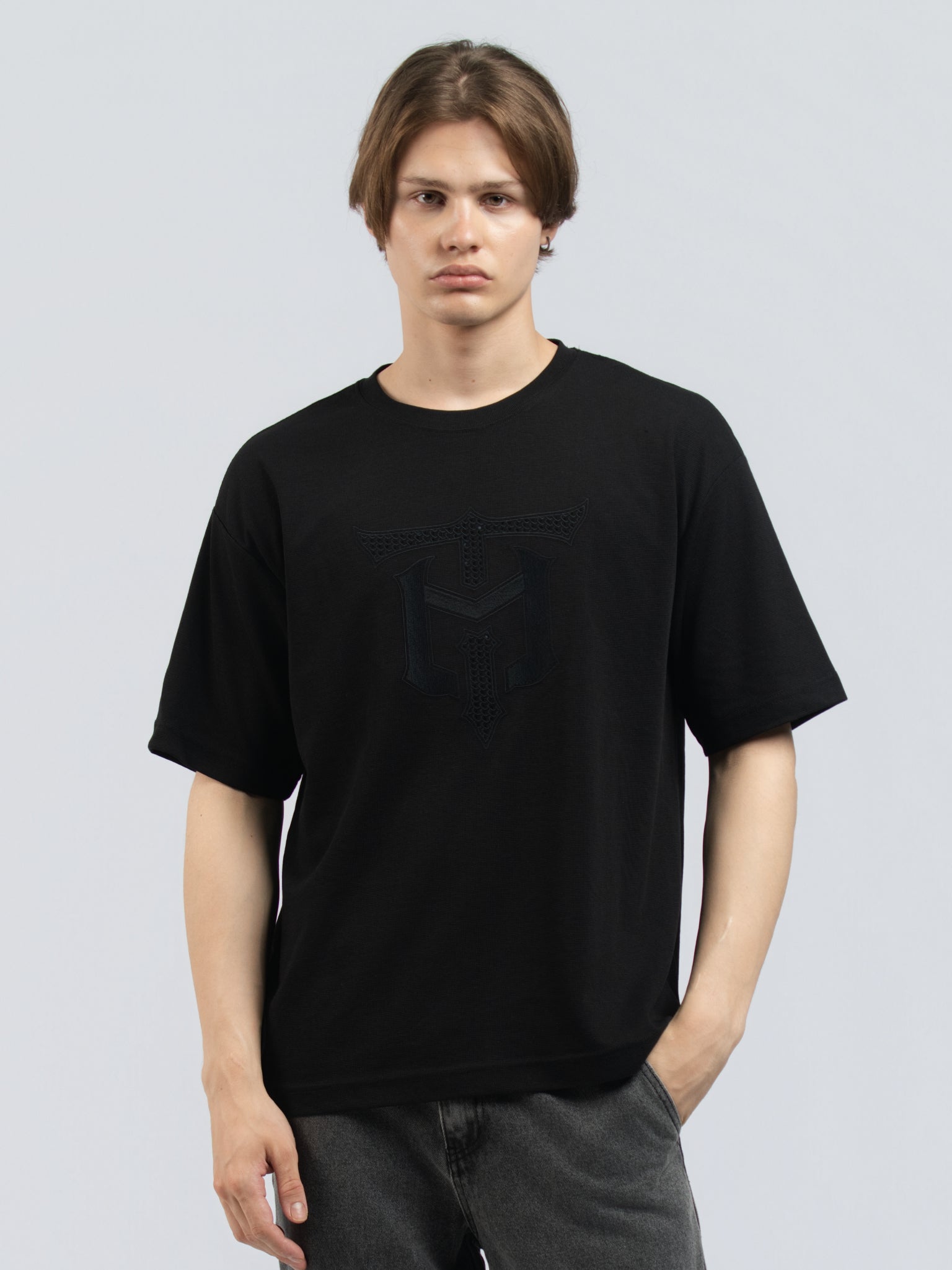 DEEDAT MNML WRLD MAVERICK Oversized Tee Shirt - Black