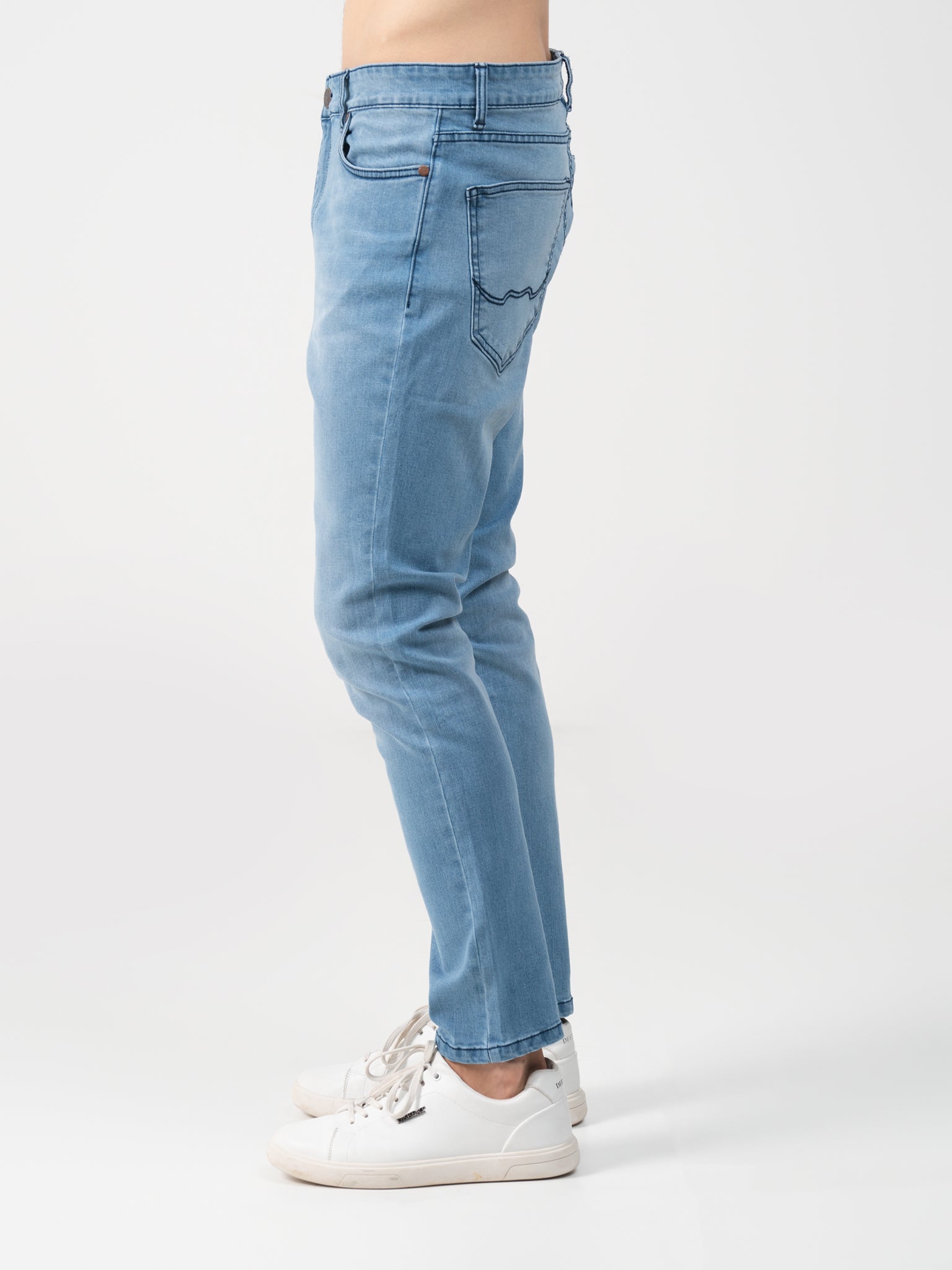 DEEDAT Tapered Fit Jeans - Light Blue