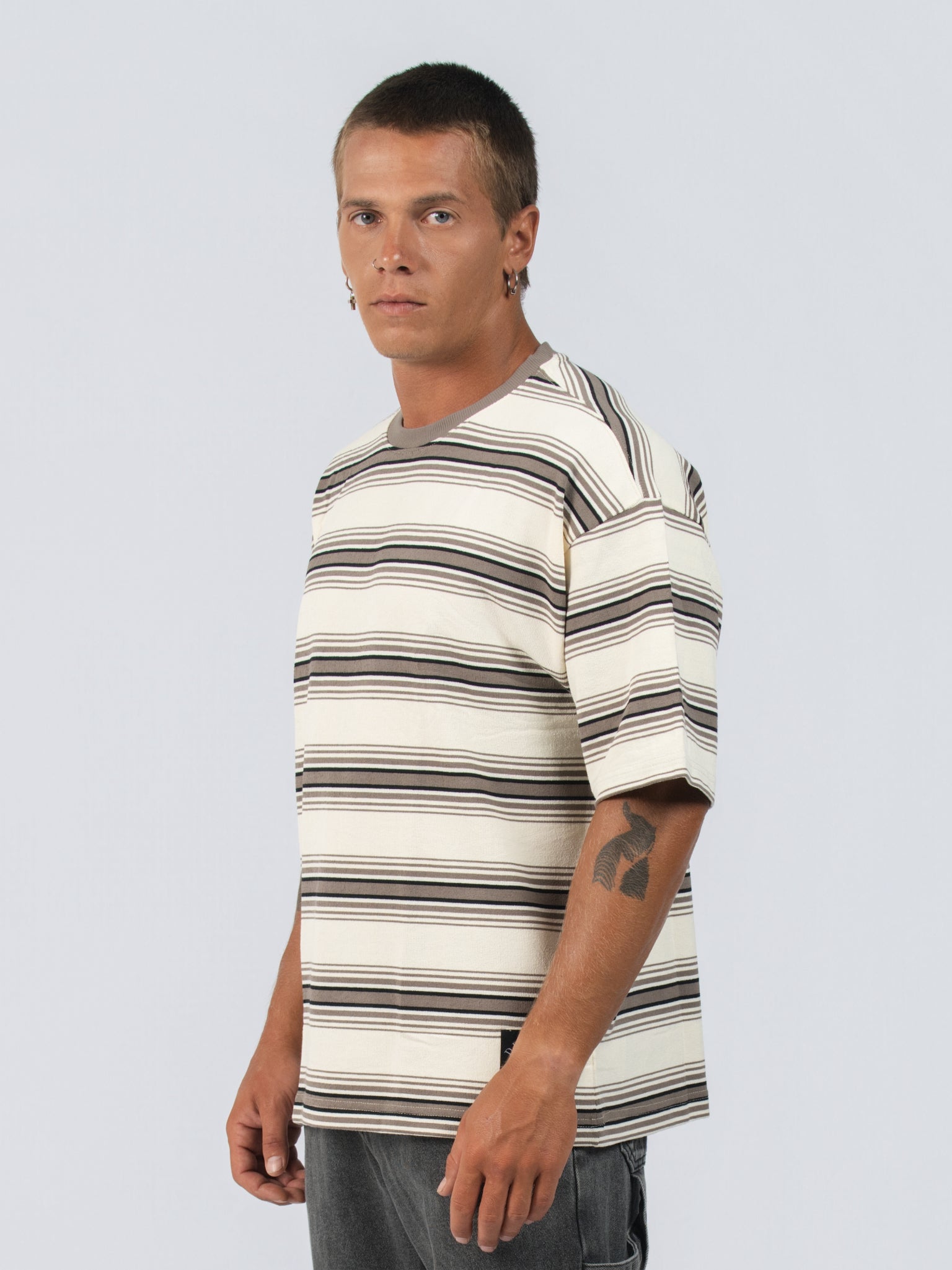 DEEDAT MAVERIC Oversized Tees - Off White/Gray