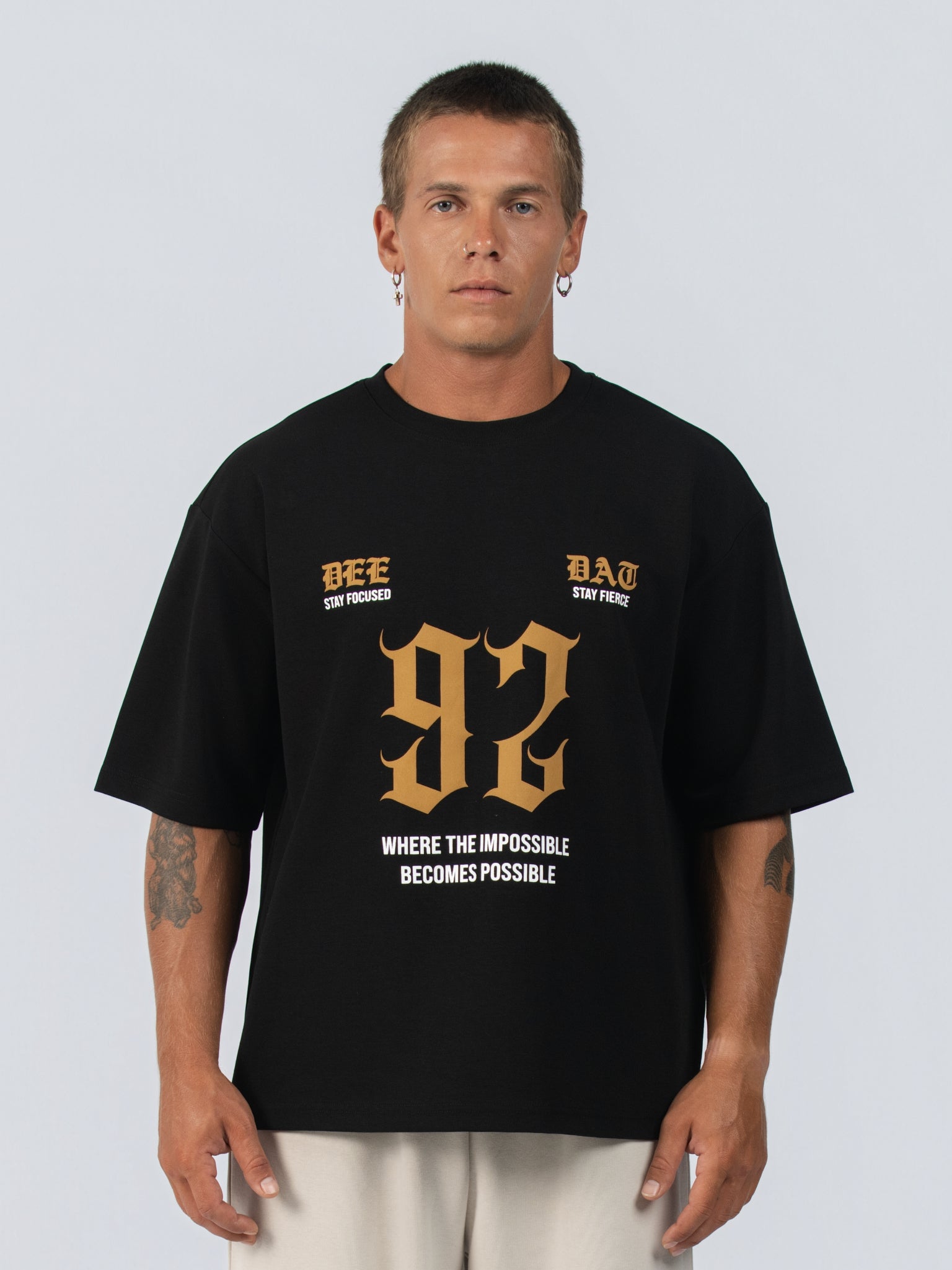 DEEDAT MNML WRLD WALKER Oversized Tee Shirt - Black