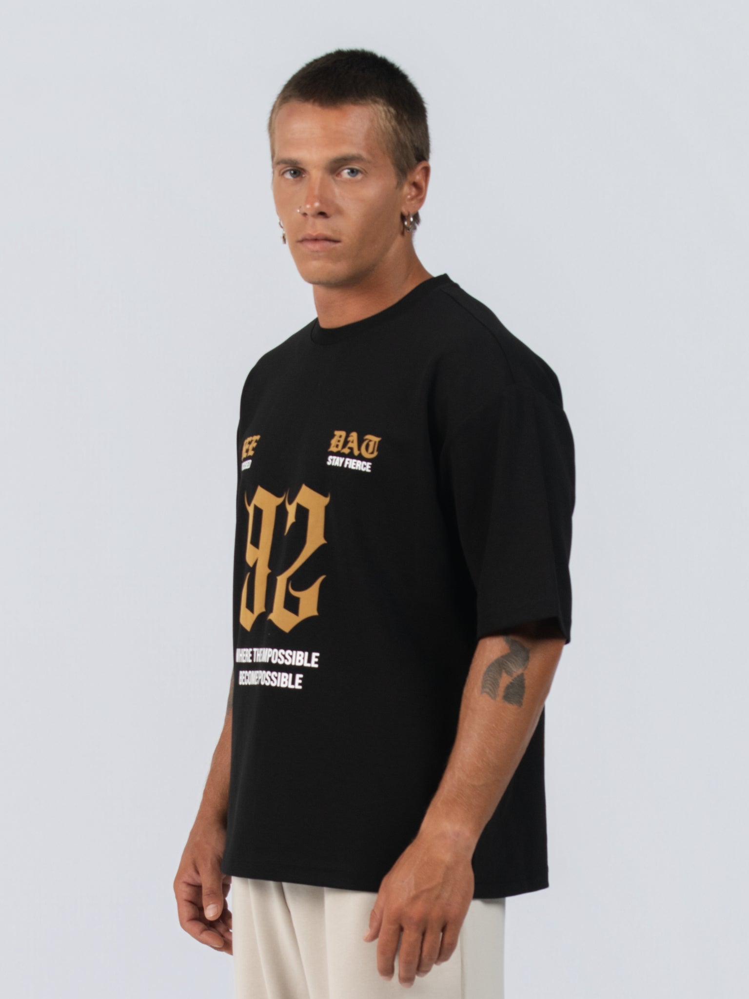 DEEDAT MNML WRLD WALKER Oversized Tee Shirt - Black