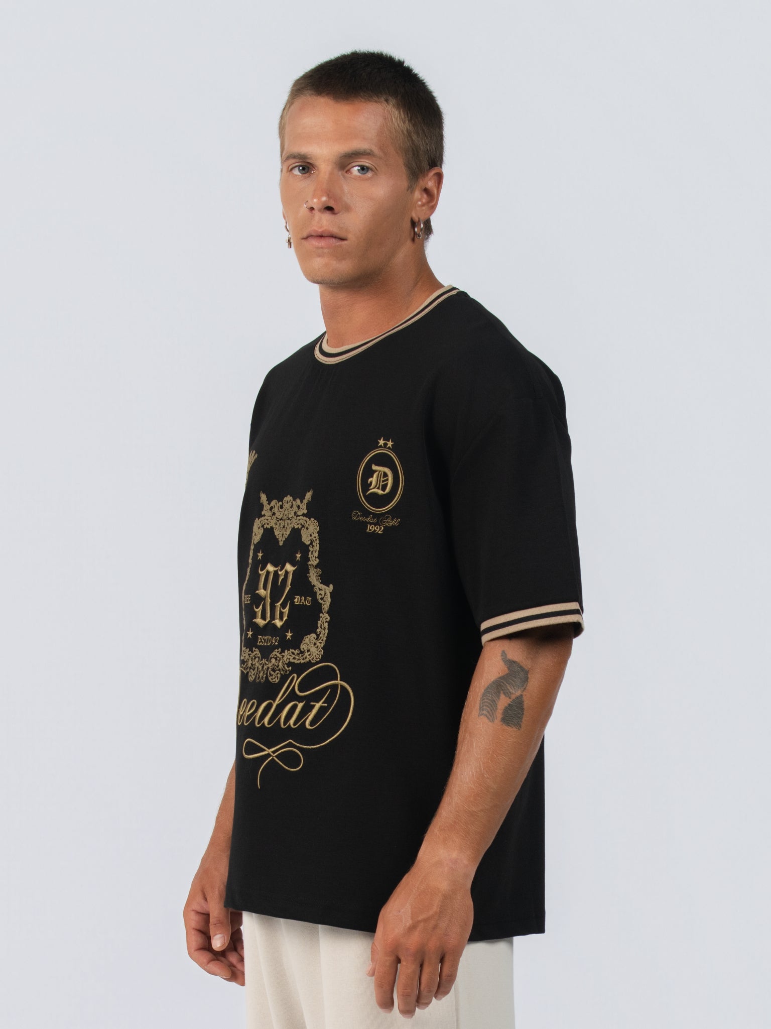 DEEDAT MNML WRLD MAVERICK Oversized Tee Shirt - Black