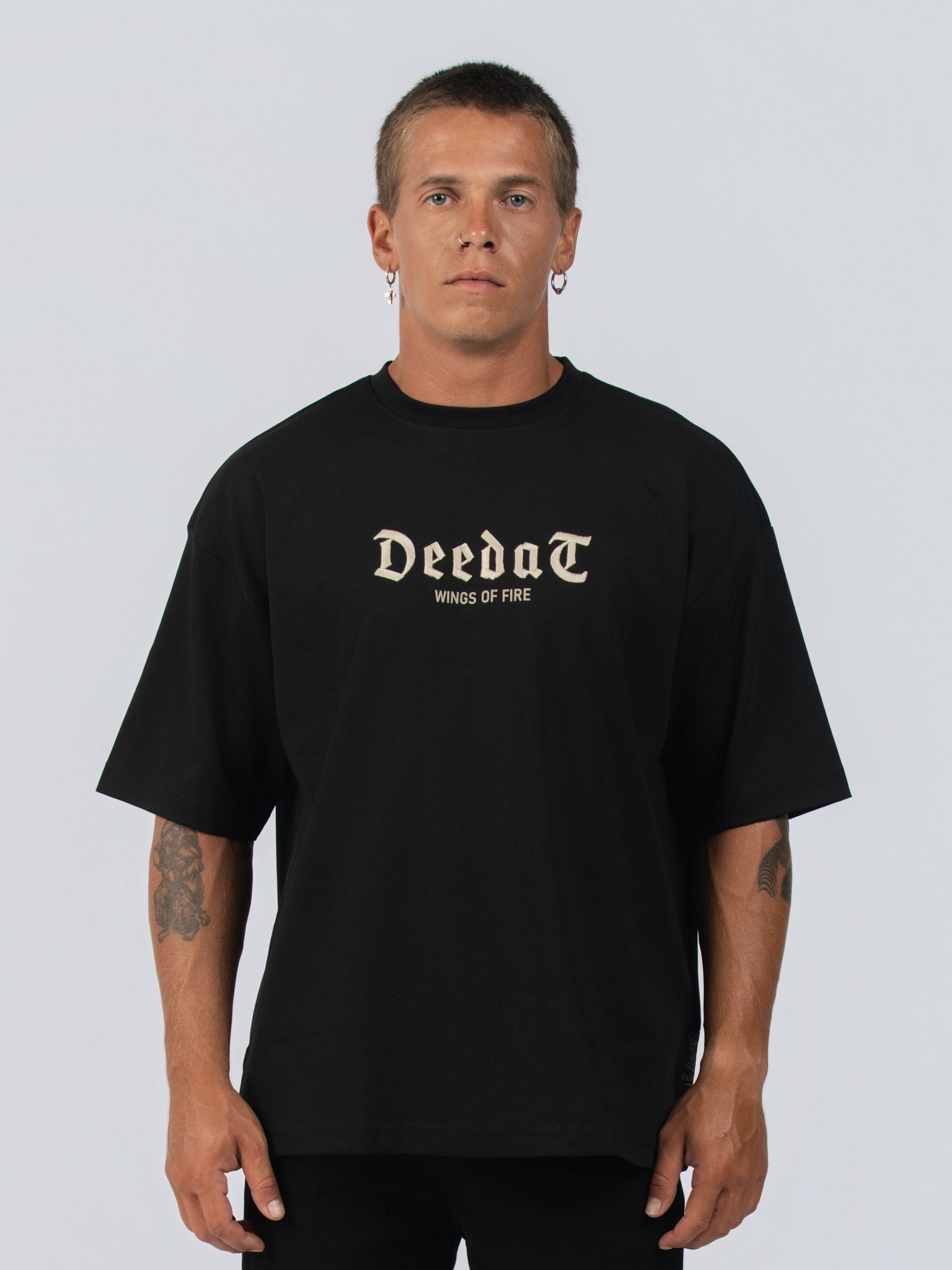 DEEDAT WINGS OF FIRE  Oversized Tee - Black