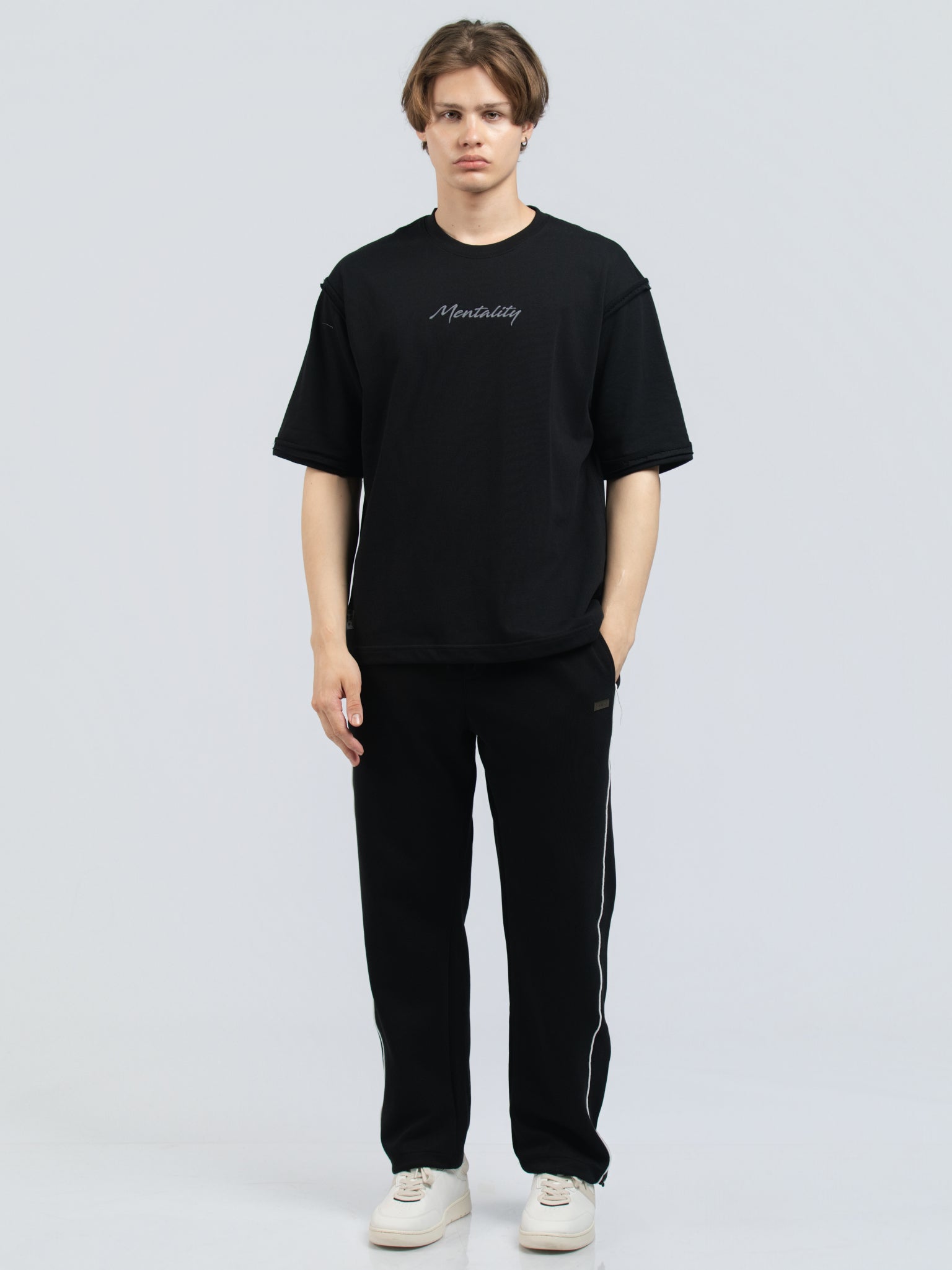 DEEDAT MNML WRLD WALKER Oversized Tee Shirt - Black